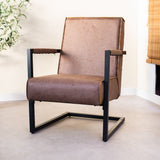 Lænestol Tiger Dimehouse Taupe LxBxH 69x58x49 Øko-læder Atmosfærisk foto diagonalt set forfra