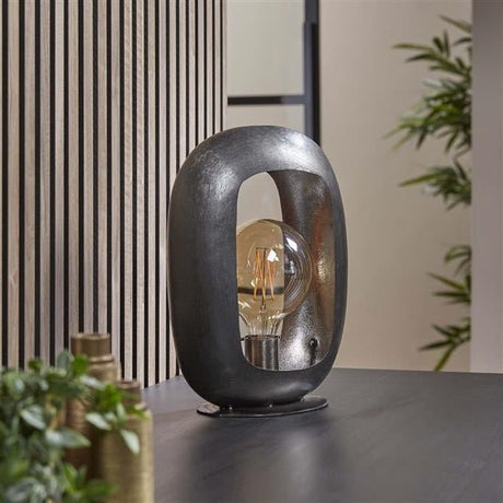 Bordlampe Selma DH Interiør Sort LxBxH 38x31x17 Nikkel Atmosfærisk foto diagonalt set forfra