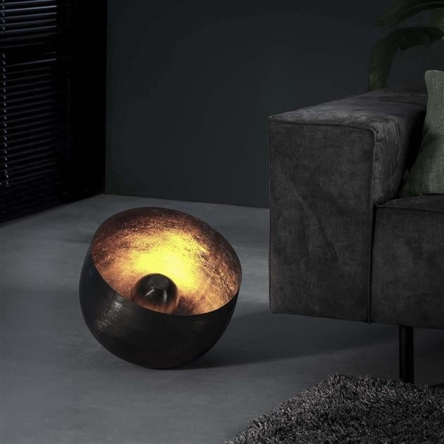 Bordlampe Basel DH Interiør Sort LxBxH 39x39x35 Nikkel Atmosfærisk foto diagonalt set forfra