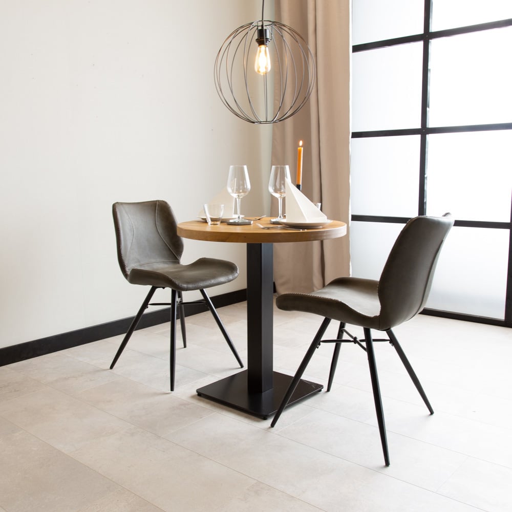 Spisebord Bistrobord Rundt Dimehouse Brun LxBxH 86x86x7 Mangotræ Atmosfærisk foto diagonal hjørneindstilling forfra