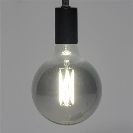 Lyskilde LED glødetråd Kugle Ø12,5 Smoke DH Interiør Grå LxBxH 18x13x13 Glas Atmosfærisk foto diagonalt set forfra