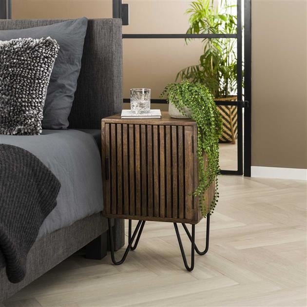 Sengebord Tory DH Interiør Mango LxBxH 65x45x35 Mangotræ Atmosfærisk foto diagonalt set forfra