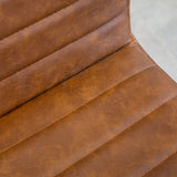 Spisestuestol Kuba Dimehouse Cognac LxBxH 71x59x58 Kunstlæder Atmosfærisk fotodetalje