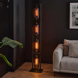 Gulvlampe Hilda DH Interiør Sort LxBxH 190x41x29 Metal Atmosfærisk foto diagonalt set forfra
